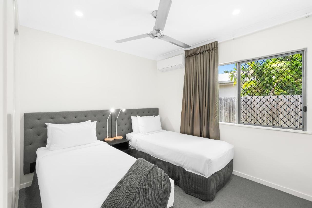 Blue Lagoon Villas Trinity Beach Exterior photo